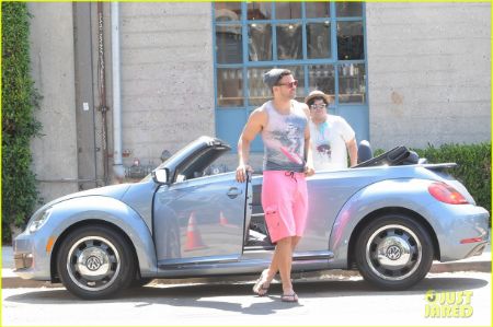 hared getting out from his car with a friend 